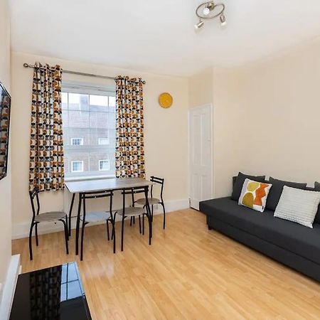 Apartamento Tranquil 1Br In South Bank With Onsite Parking Londres Exterior foto