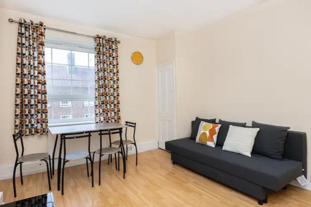 Apartamento Tranquil 1Br In South Bank With Onsite Parking Londres Exterior foto