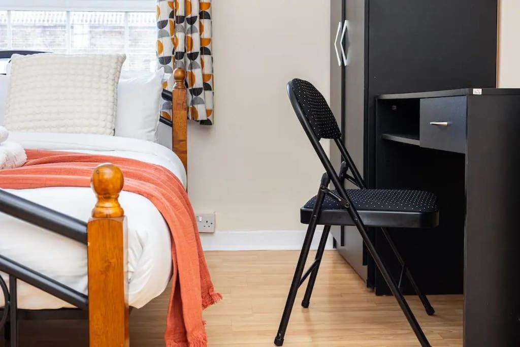 Apartamento Tranquil 1Br In South Bank With Onsite Parking Londres Exterior foto