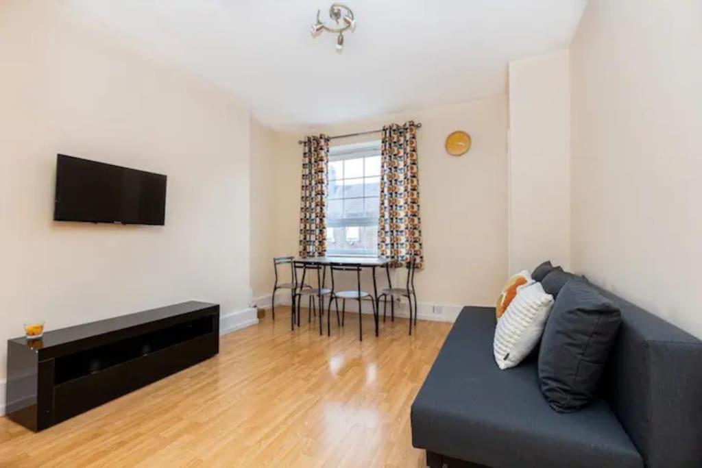 Apartamento Tranquil 1Br In South Bank With Onsite Parking Londres Exterior foto