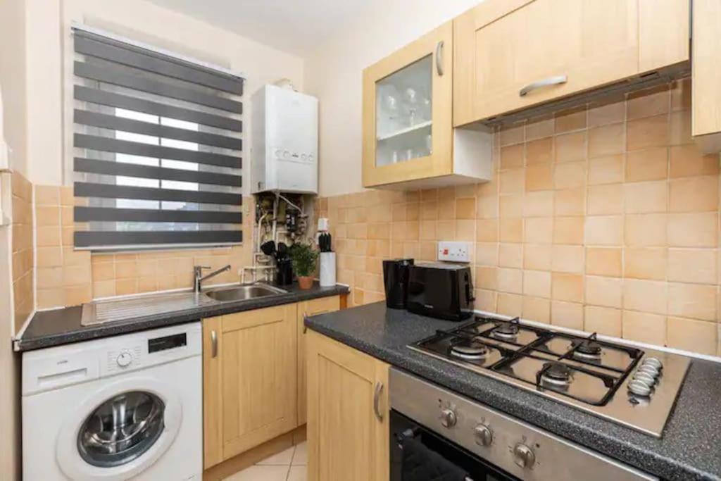 Apartamento Tranquil 1Br In South Bank With Onsite Parking Londres Exterior foto