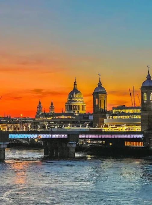 Apartamento Tranquil 1Br In South Bank With Onsite Parking Londres Exterior foto