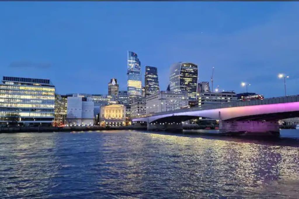 Apartamento Tranquil 1Br In South Bank With Onsite Parking Londres Exterior foto
